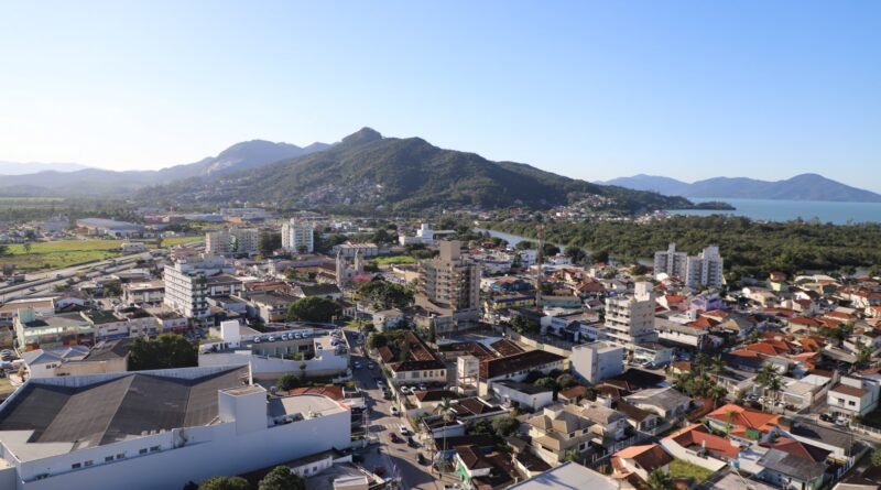 Vista aérea de cidades da Grande Florianópolis